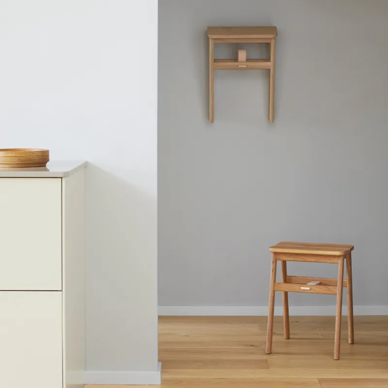 Angle Foldable Stool – olieret eg