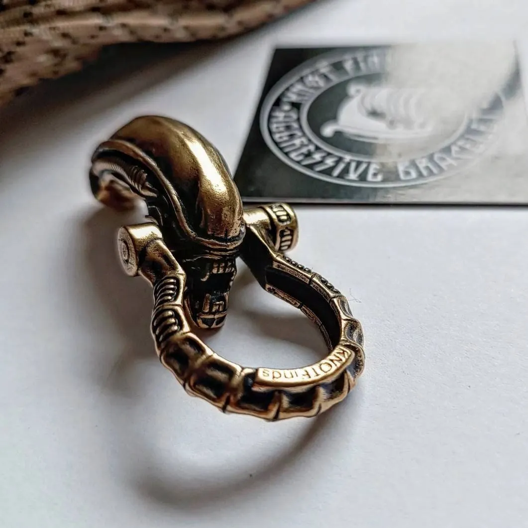Brass paracord ALIEN shackle. Xenomorph. Beads for paracord weaving, viking style. viking jewelry, manual casting