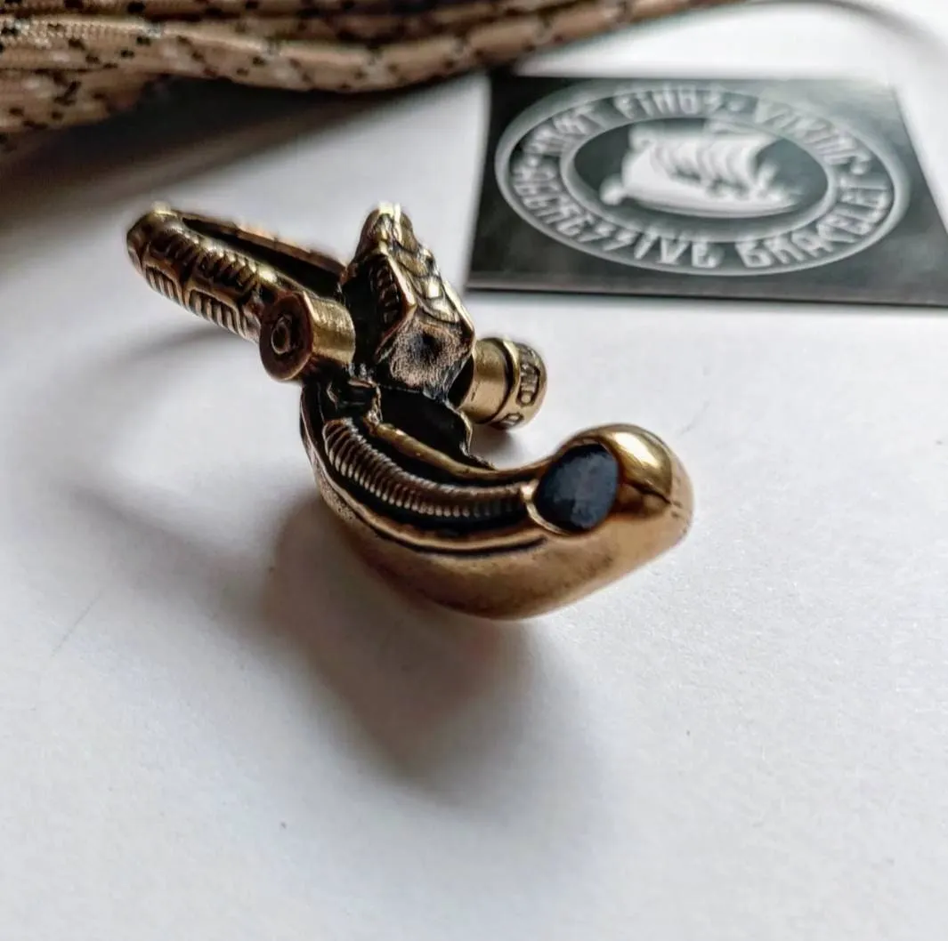 Brass paracord ALIEN shackle. Xenomorph. Beads for paracord weaving, viking style. viking jewelry, manual casting