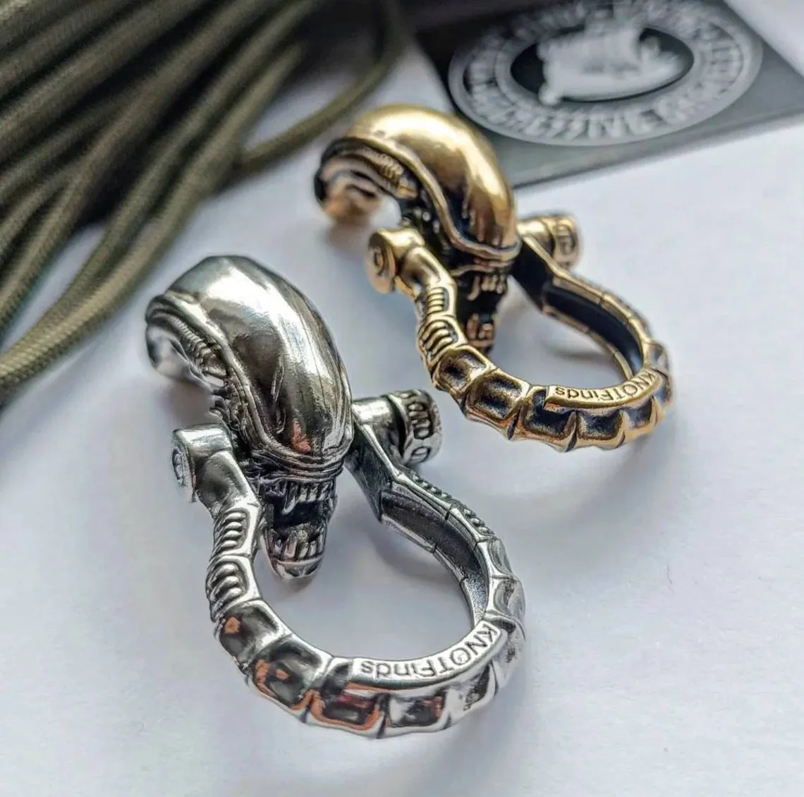 Brass paracord ALIEN shackle. Xenomorph. Beads for paracord weaving, viking style. viking jewelry, manual casting