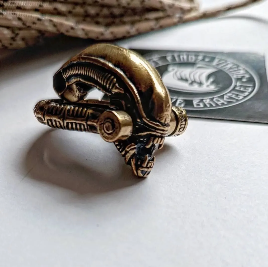 Brass paracord ALIEN shackle. Xenomorph. Beads for paracord weaving, viking style. viking jewelry, manual casting