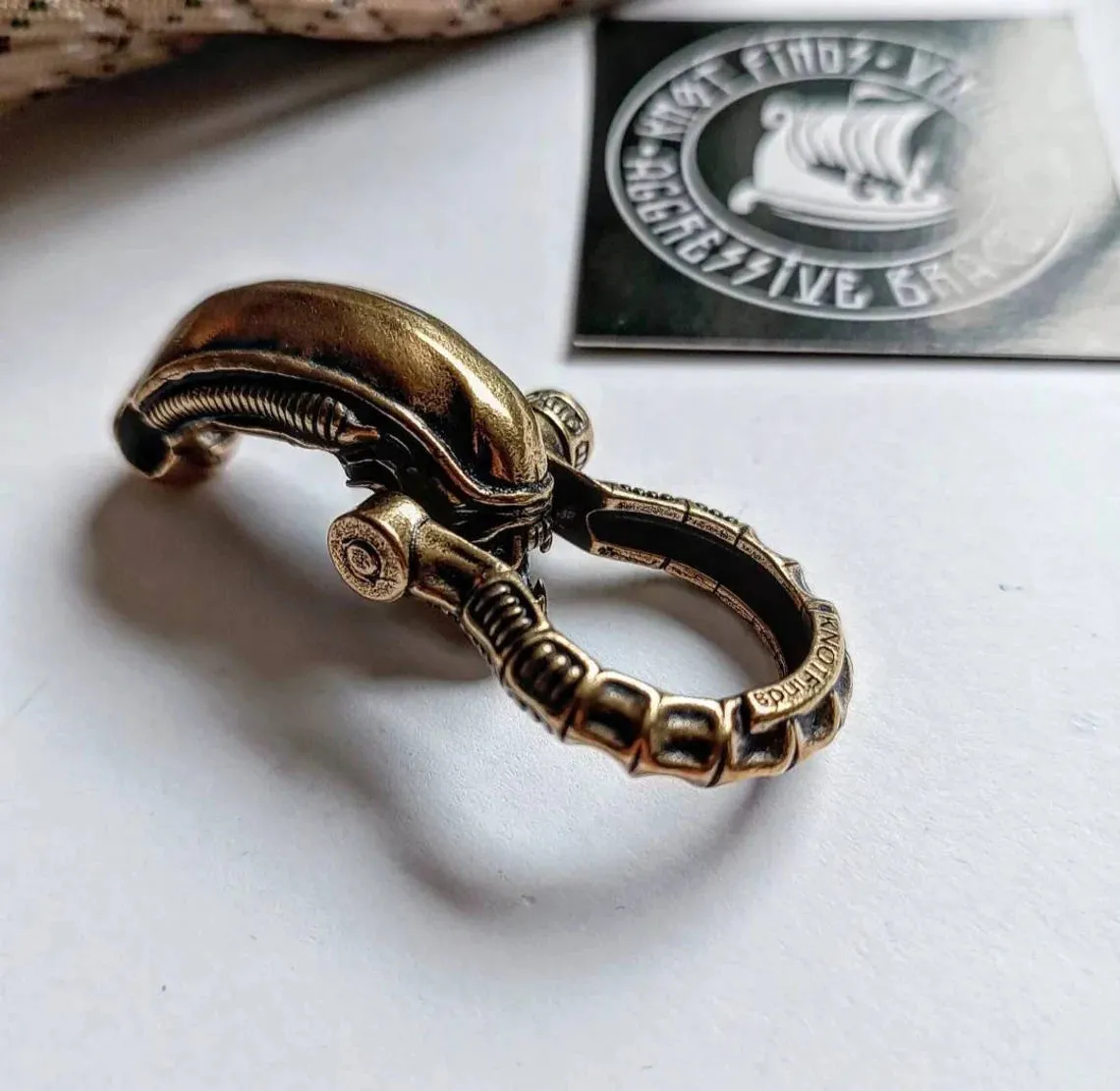 Brass paracord ALIEN shackle. Xenomorph. Beads for paracord weaving, viking style. viking jewelry, manual casting