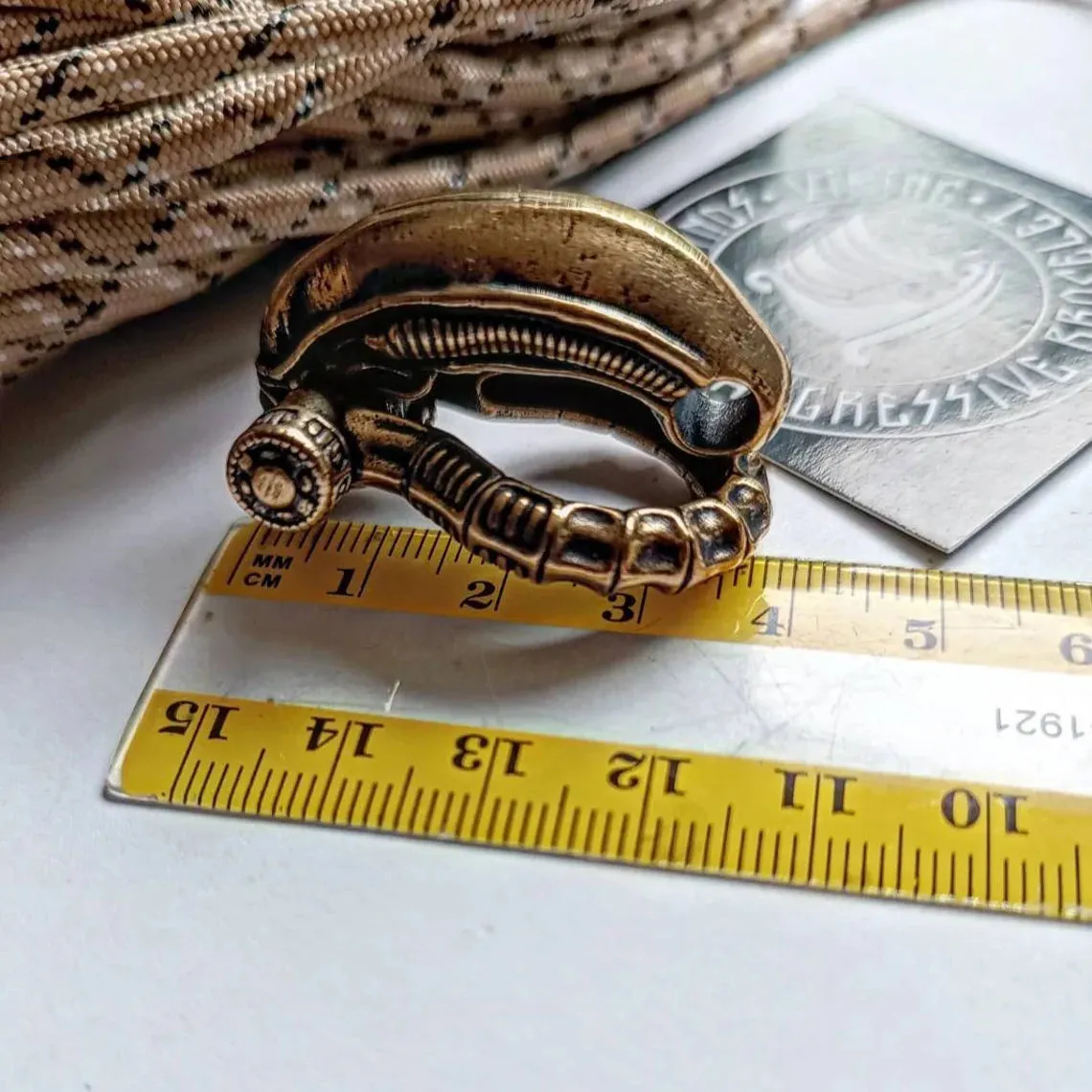 Brass paracord ALIEN shackle. Xenomorph. Beads for paracord weaving, viking style. viking jewelry, manual casting
