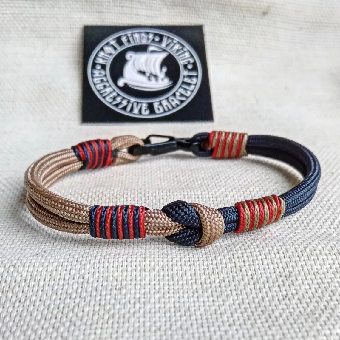 Carabiner paracord bracelet. Extreme durable. Viking jewelry. Celtic knot.
