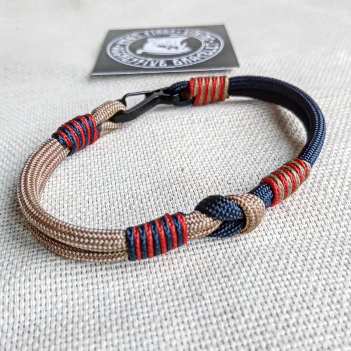 Carabiner paracord bracelet. Extreme durable. Viking jewelry. Celtic knot.