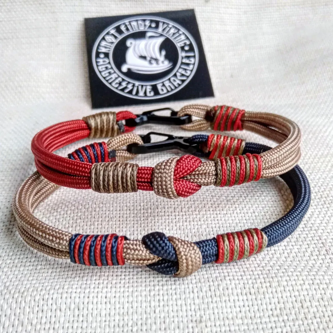 Carabiner paracord bracelet. Extreme durable. Viking jewelry. Celtic knot.
