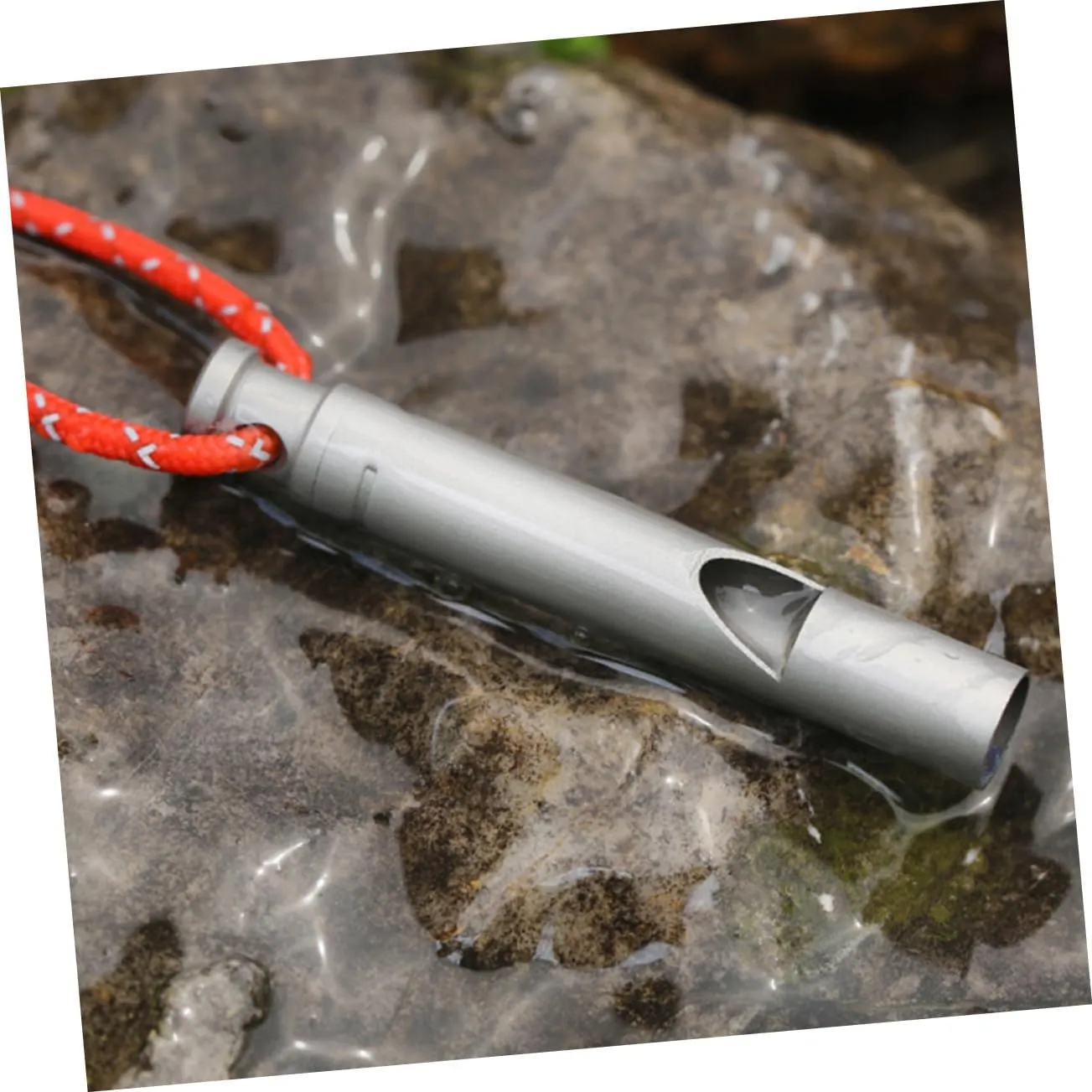 Hemoton Titanium Whistle Sports Outdoors Hiking Sports Whistle with Lanyard Party Survival Emergency Whistle