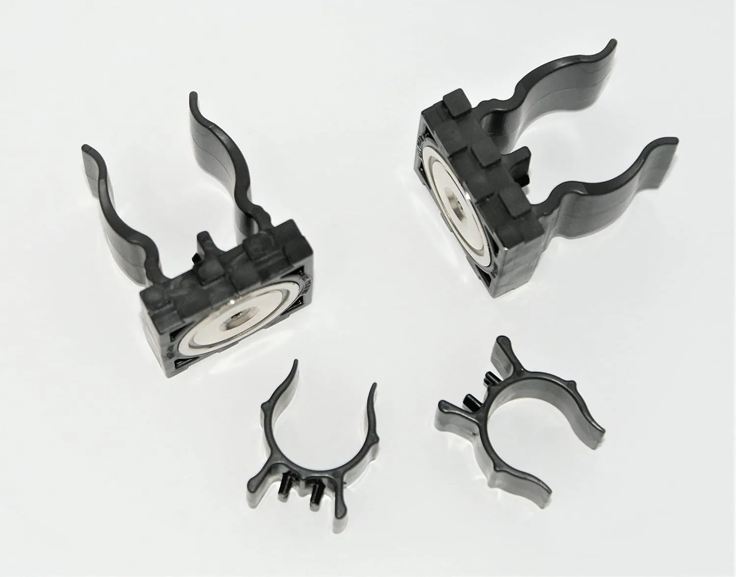 Landscapers Clip. A Magnetic Tool Holder for Yard Tools, Hand Tools, Shovel, Rake and More