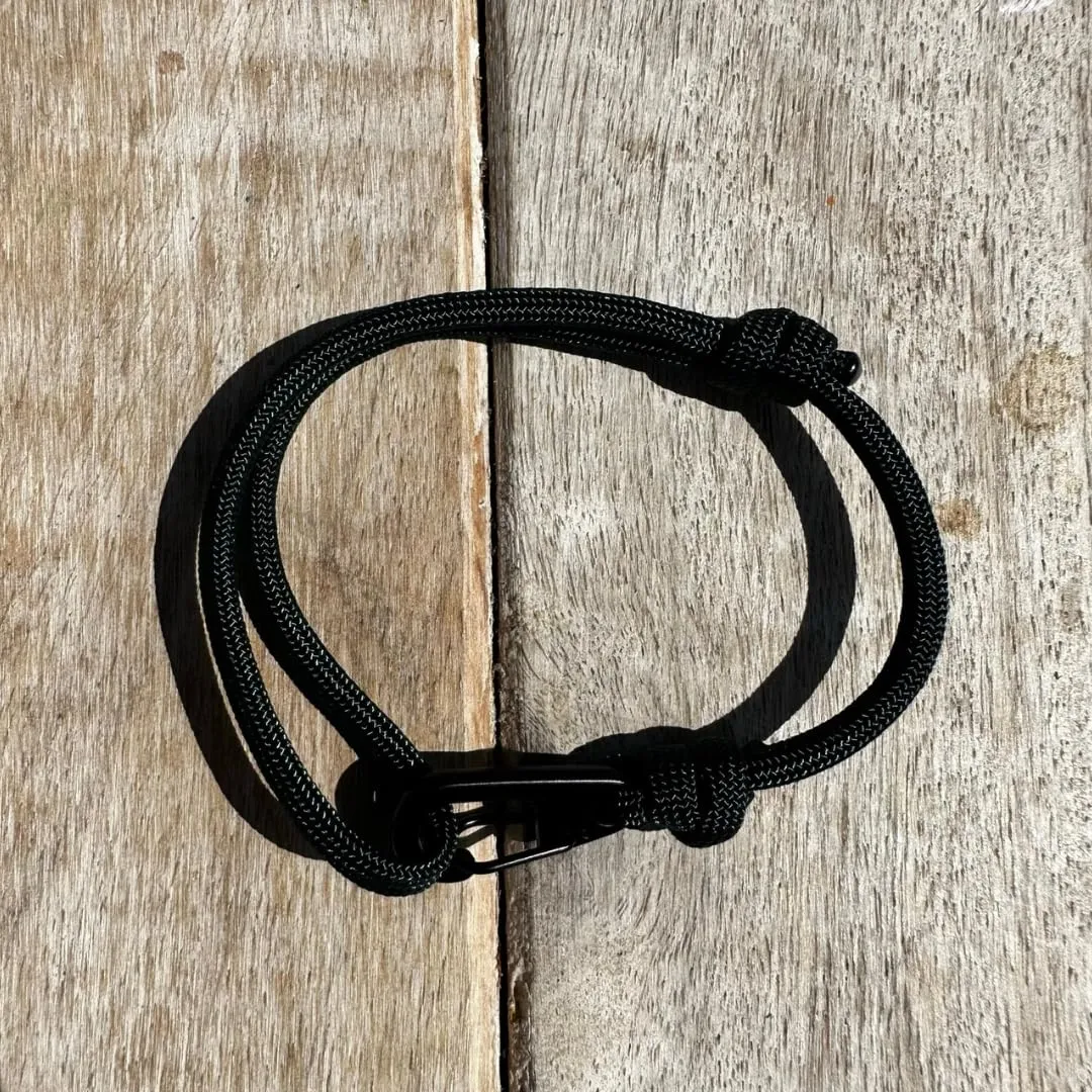 Men Paracord Survival Bracelet - Mens Hiking Outdoor Supplies, Military Gear, Camping and Hunting Accessories, Emergency Tools, Backpacks Essentials, Best Friend Gift, Fishing Equipment (Black)