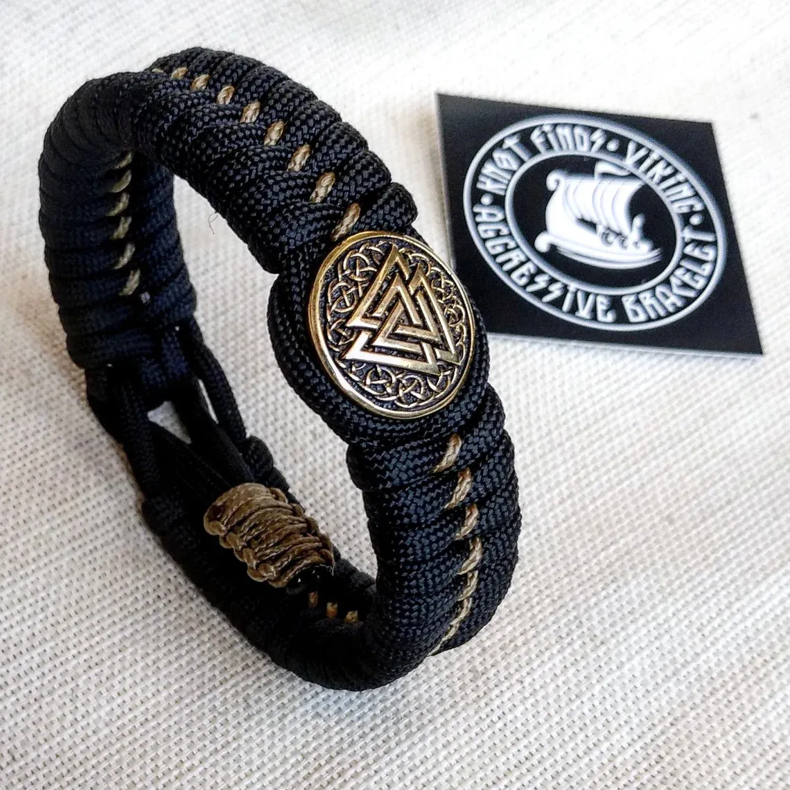 Nordic paracord bangle "VALKNUT". The original brutal bracelet made of Celtic knots and beads. Viking style.
