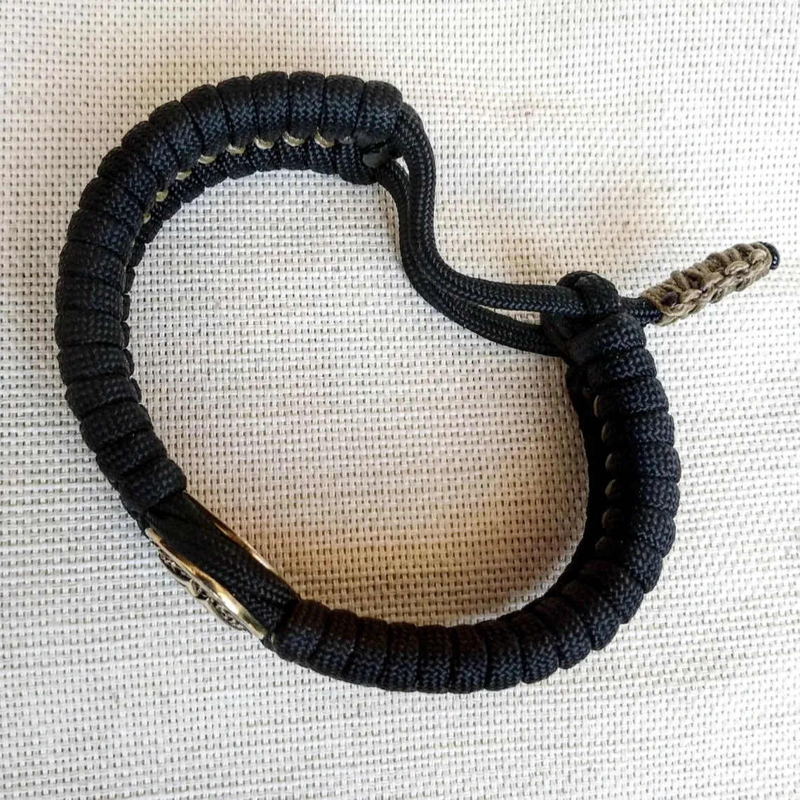 Nordic paracord bangle "VALKNUT". The original brutal bracelet made of Celtic knots and beads. Viking style.