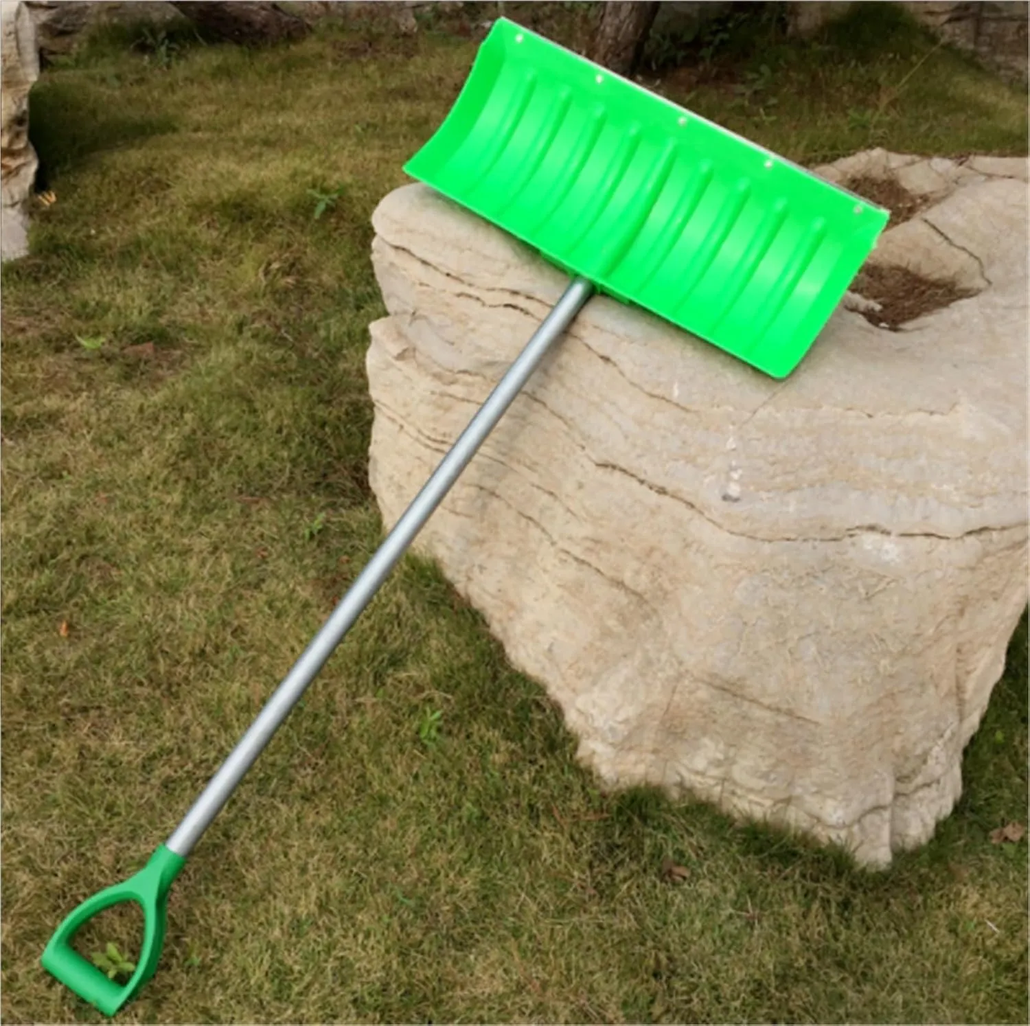 Outdoor Snow Tool, Snow Shovel D-Handle Plastic Green Household Snow Pusher Snow Removal Tool Emergency Snow Shovel