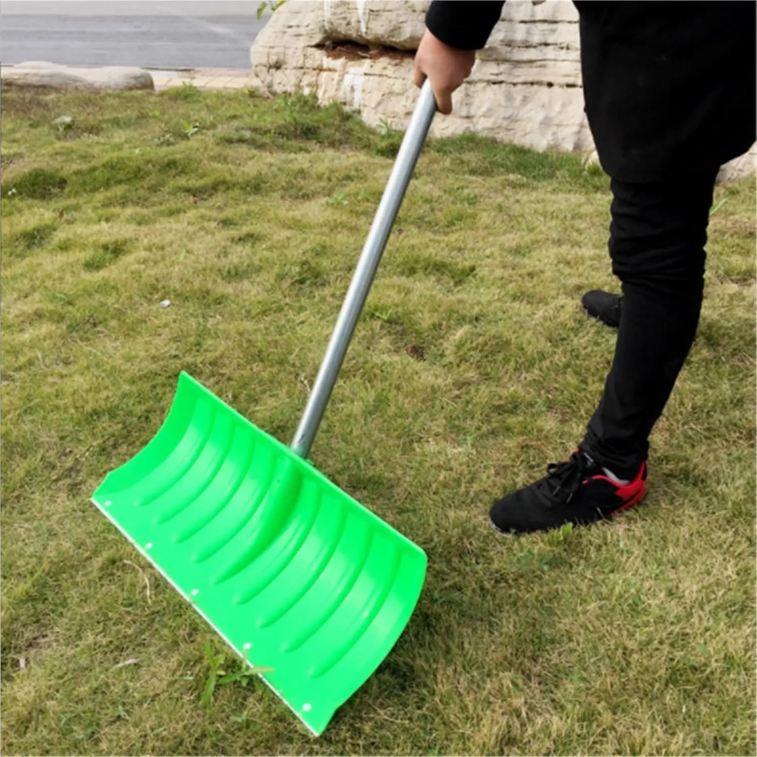 Outdoor Snow Tool, Snow Shovel D-Handle Plastic Green Household Snow Pusher Snow Removal Tool Emergency Snow Shovel