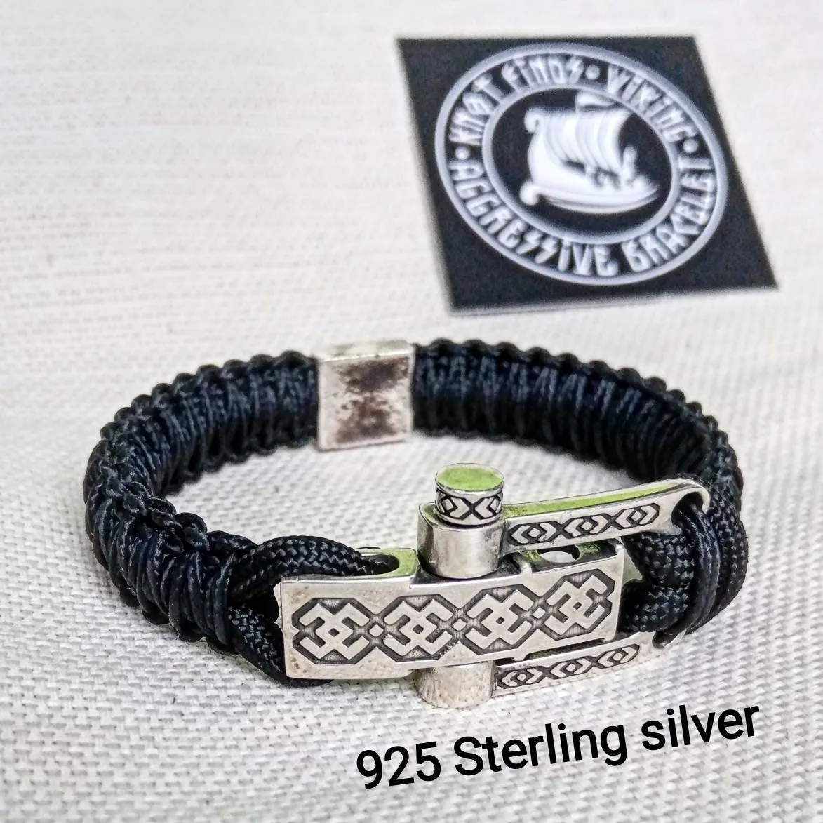 Paracord bracelet. Vikings jewelry for men. Black Celtic bangle.