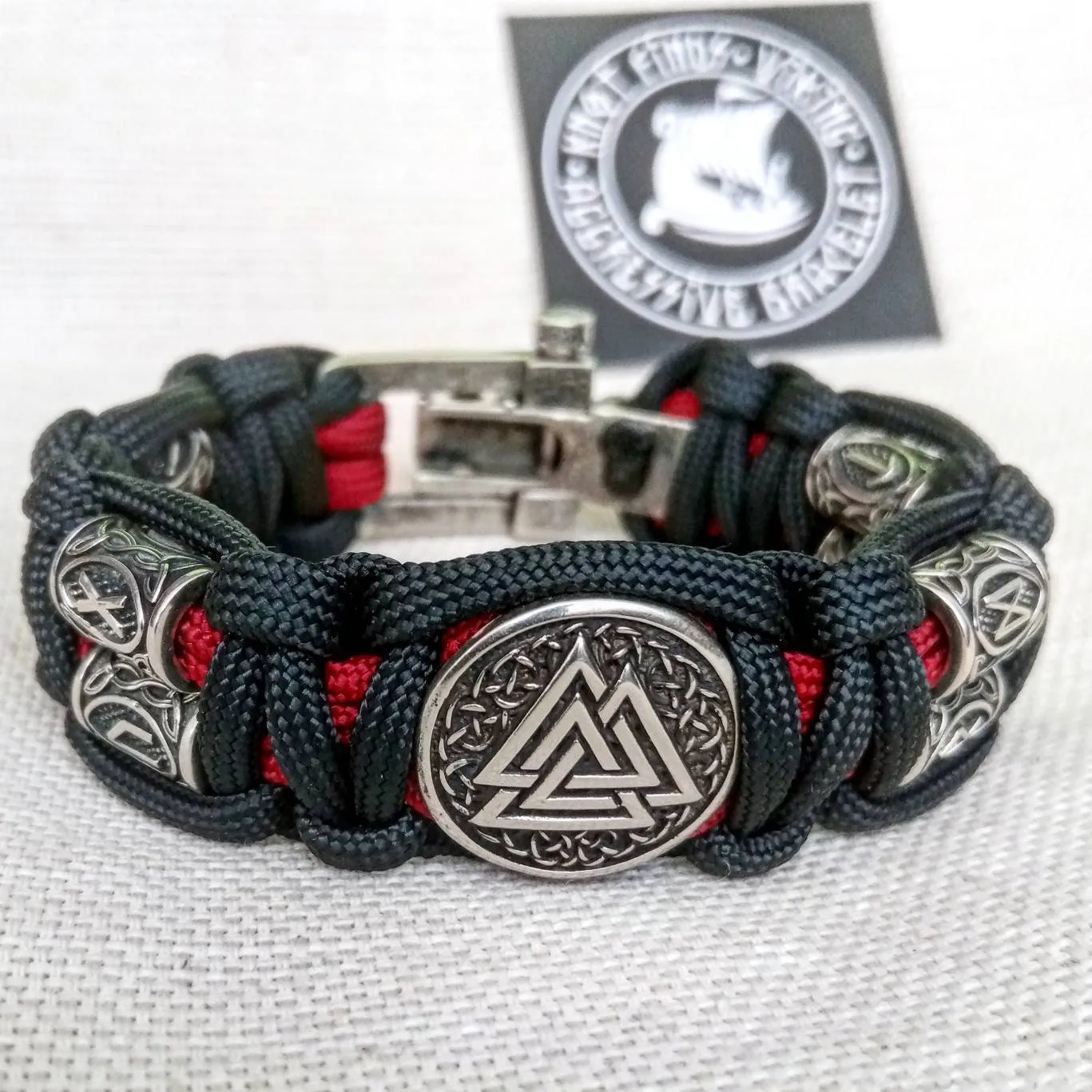 Runic paracord bracelet.Valknut symbol. Viking accessories. Gift for men.