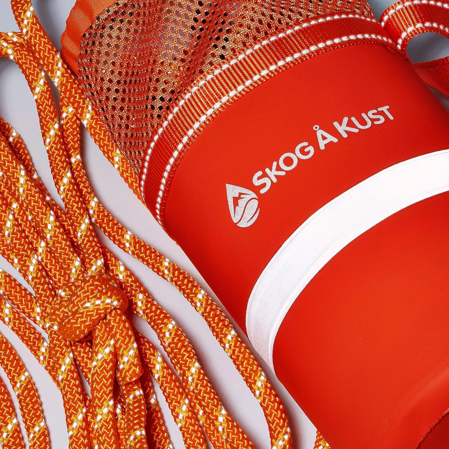 Skog Å Kust Rescue Throw Rope Bag with 50 Feet of 5/16" Floating Reflective Line and Integrated Whistle Clip